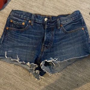 W28 dark blue Levi’s 501 jean shorts